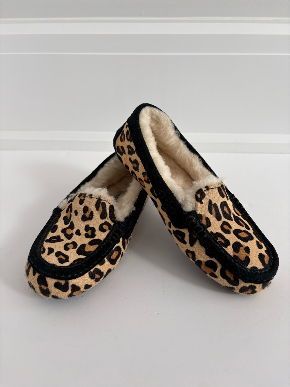 UGG Ansley Calf Hair Leopard Print Moccasins with Black Trim - Size 6 - NWOB
